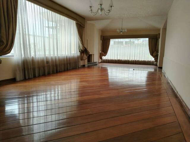 #CS0014 - Casa para Venta en Quito - P - 2